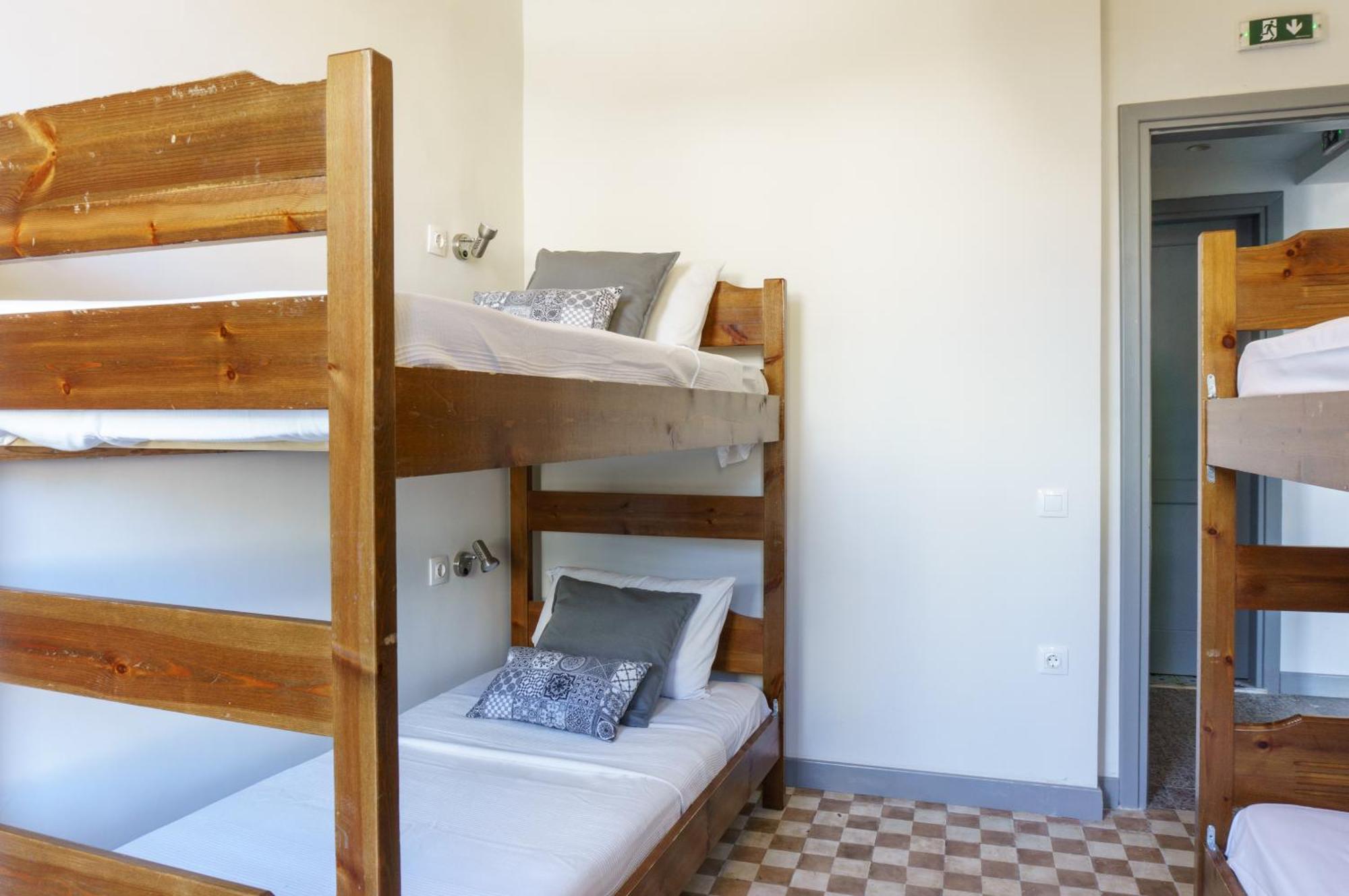 Bed 4-Bed Mixed Dormitory Room