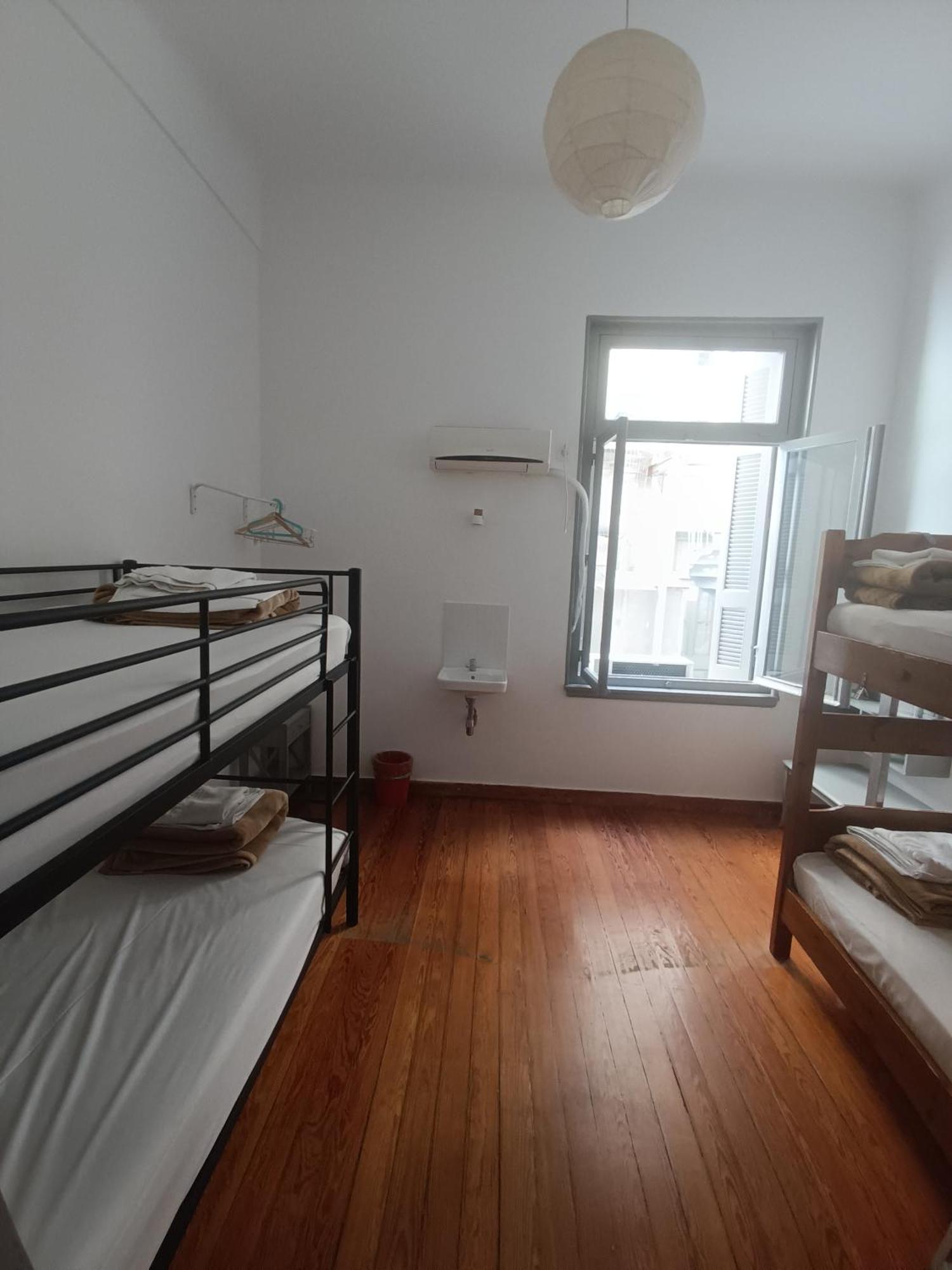 Bed 4-Bed Mixed Dormitory Room